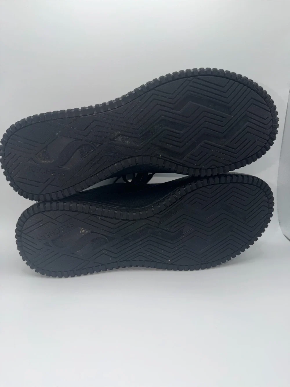 Skechers all black